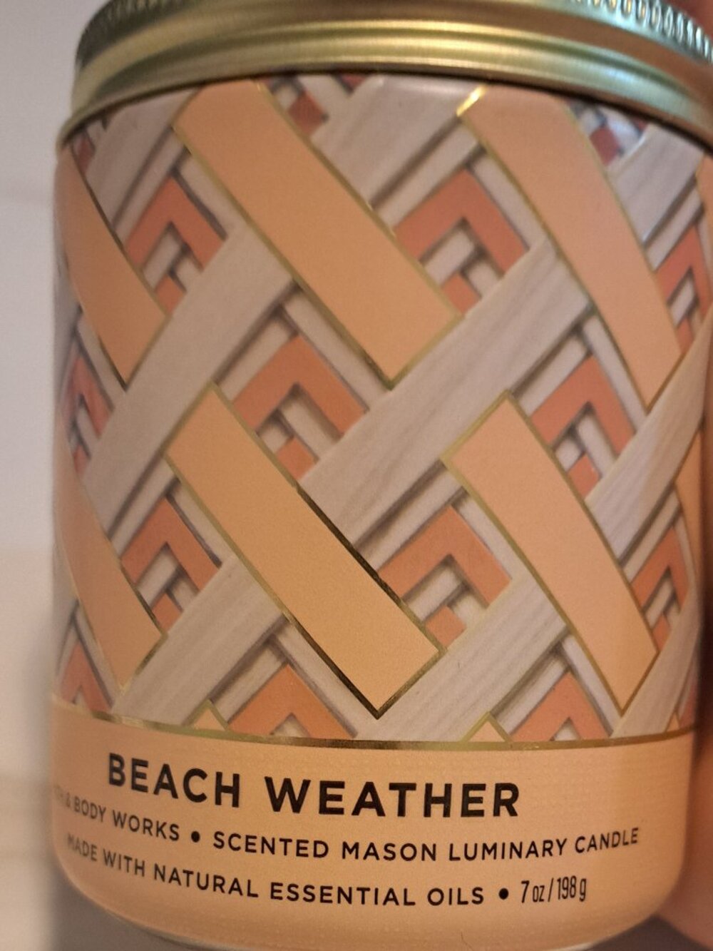 BATH AND BODY WORKS SCENTED ONE WICK CANDLE IN THE SCENT BEACH WEATHER
